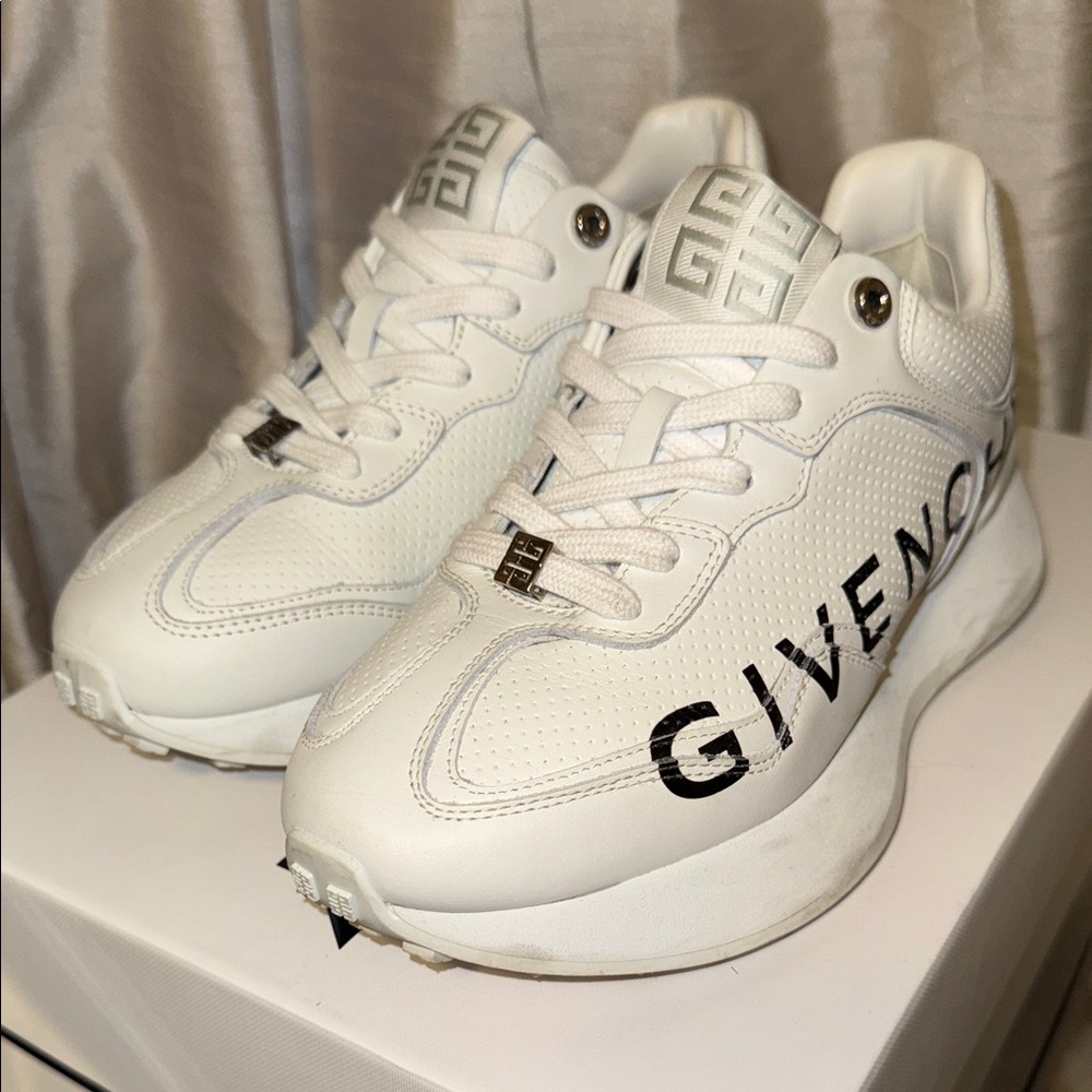 π€ Authentic Givenchy GIV Runner Logo Sneakers White 7 37 π€ - Picture 7 of 15